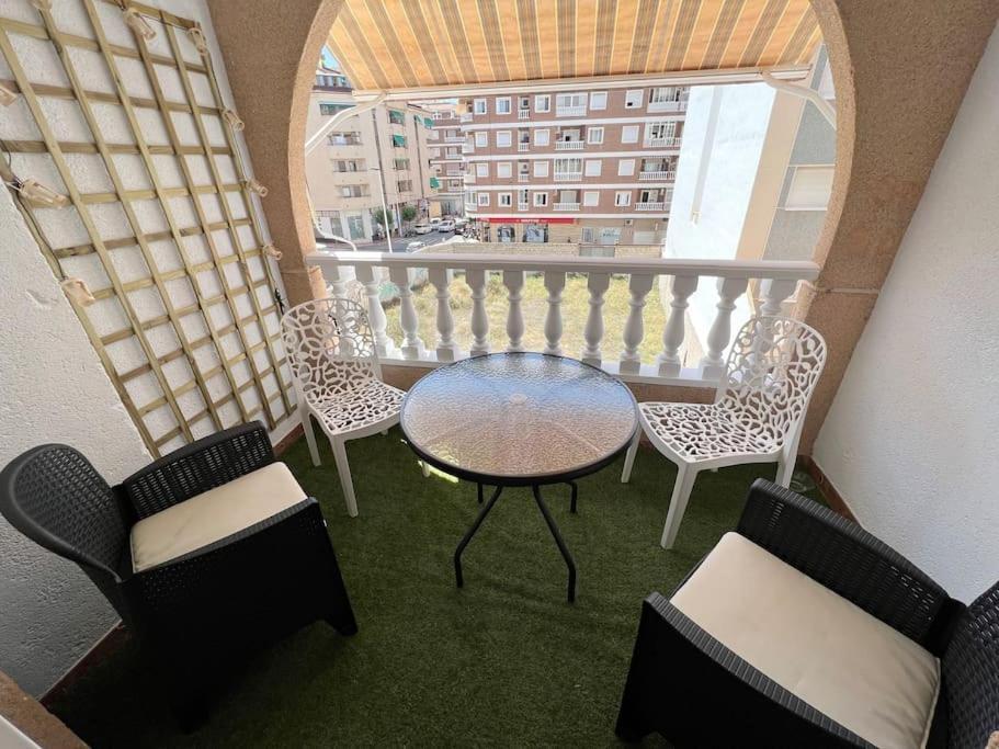 Nice And Central Apartment Torrevieja Zewnętrze zdjęcie