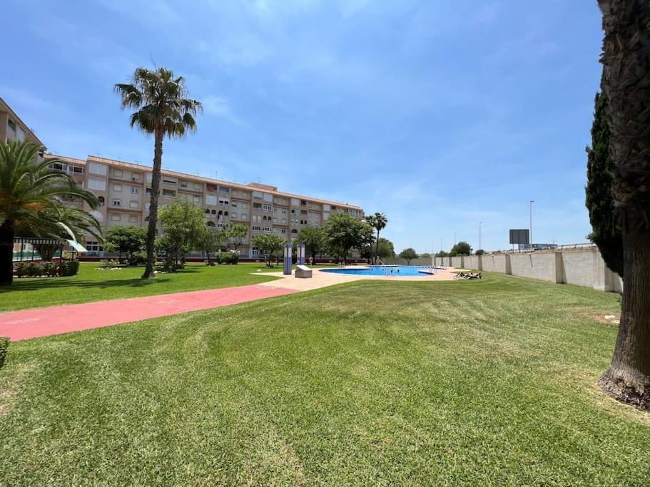 Nice And Central Apartment Torrevieja Zewnętrze zdjęcie